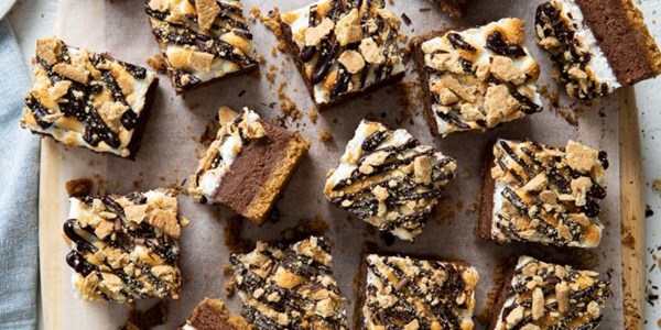 S'mores chocolate cheesecake bars