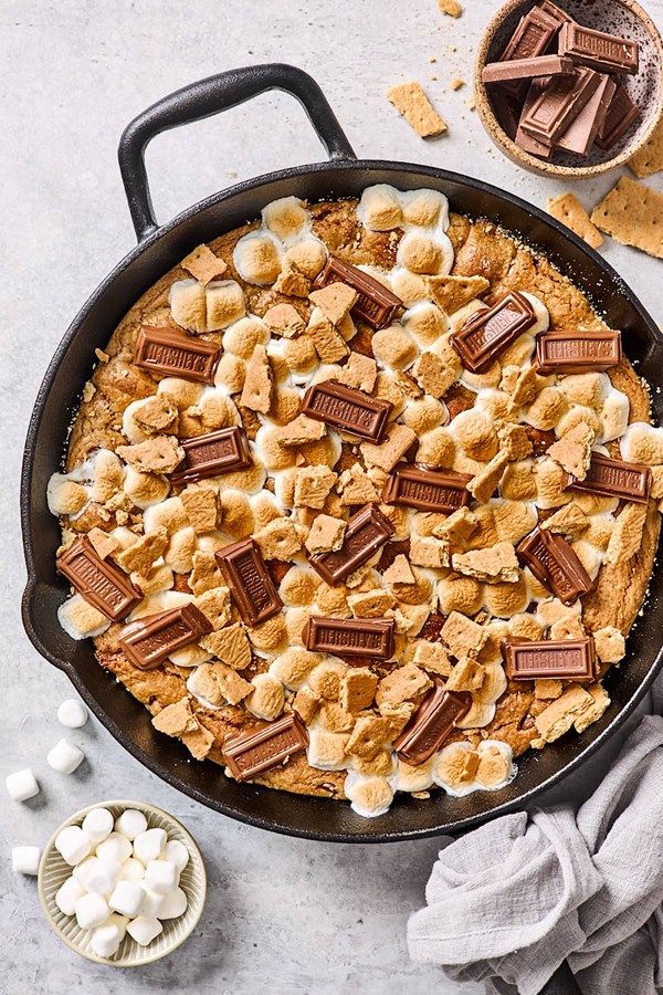 S’mores skillet cookie