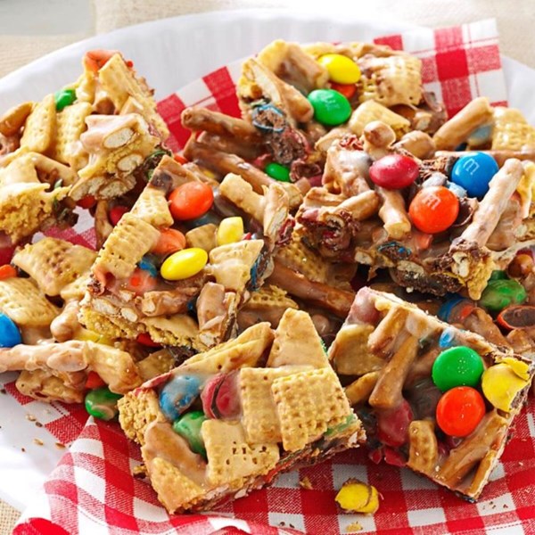 Snack mix squares 