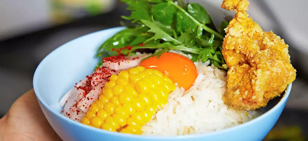 Snackbar rice bowl with karaage chicken