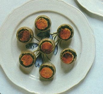 Snails in pots with toast (Escargots en pots aux croûtons)
