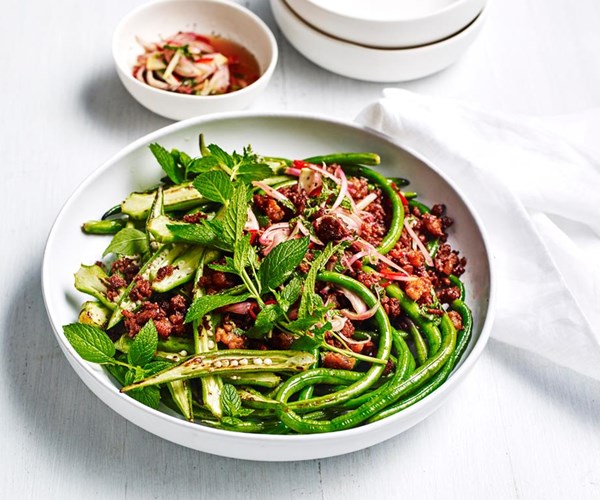 Snake beans and okra with crisp pork