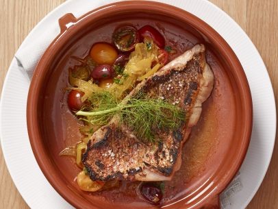 Snapper with fennel and tomatoes
