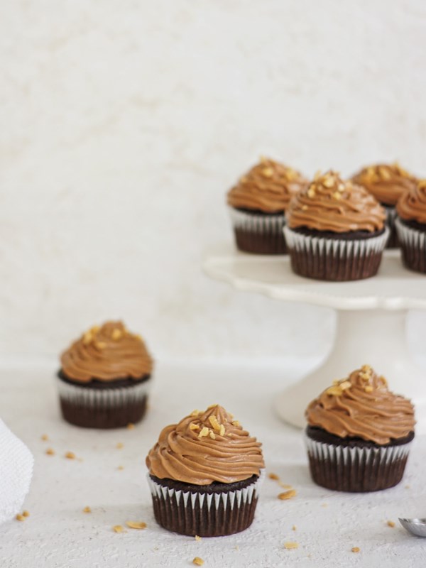 Snickers cupcakes