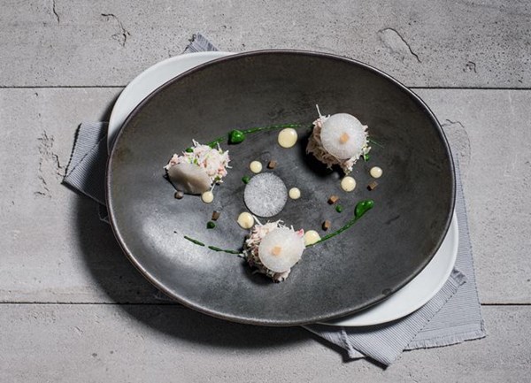 Snow crab, daikon radish, wild garlic and grapefruit jelly