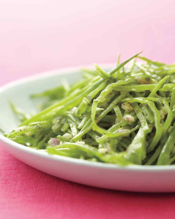 Snow pea salad with shallot and tarragon