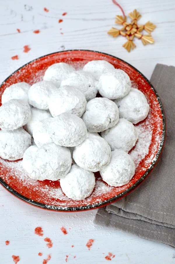 Snowball cookies: with pecans or walnuts