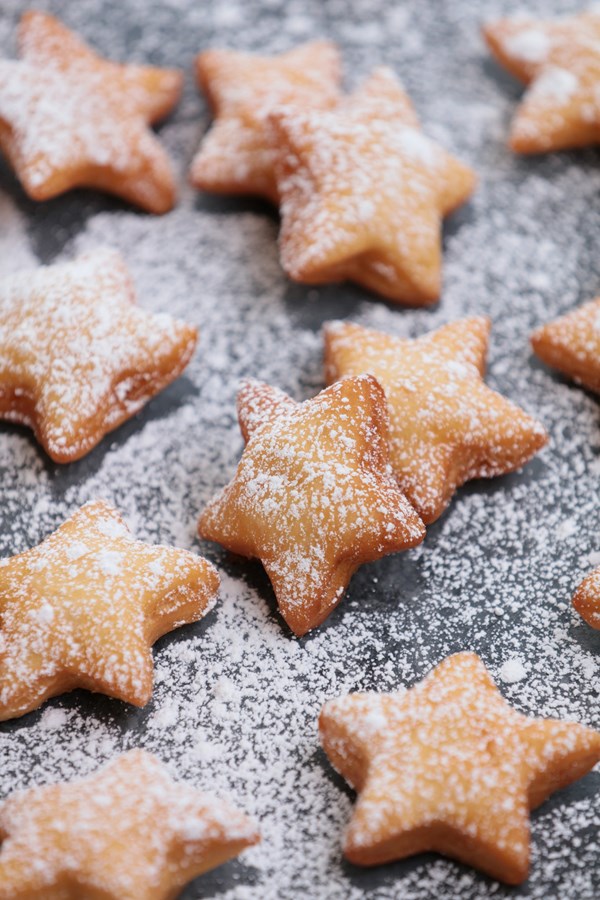Snowy star beignets