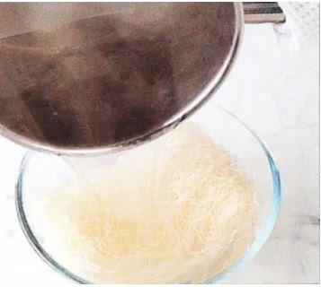 Soaking dried noodles