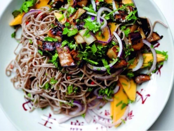 Soba noodles with aubergine and mango