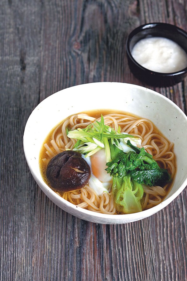 Soba noodles with chicken broth