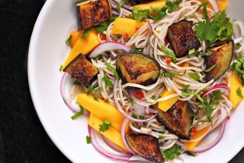 Soba noodles with eggplant and mango