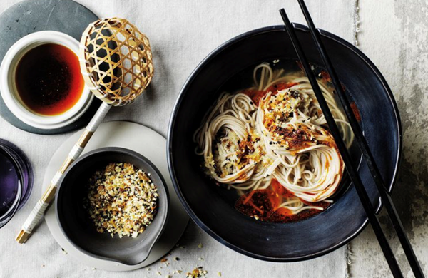 Soba noodles with ginger broth and crunchy ginger