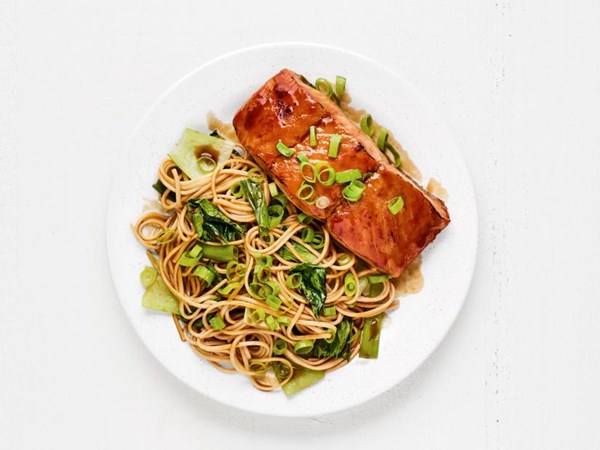 Soba noodles with glazed salmon