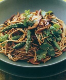 Soba noodles with mushrooms and asparagus