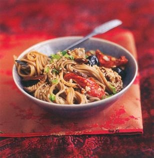 Soba noodles with olives, sun-dried tomatoes and rice vinegar dressing
