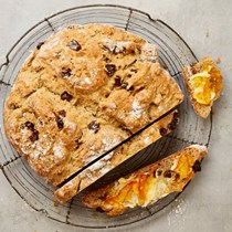 Soda bread with figs, star anise and orange