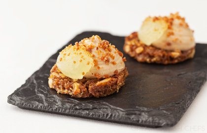 Soda bread with foie gras, red grapes and ginger