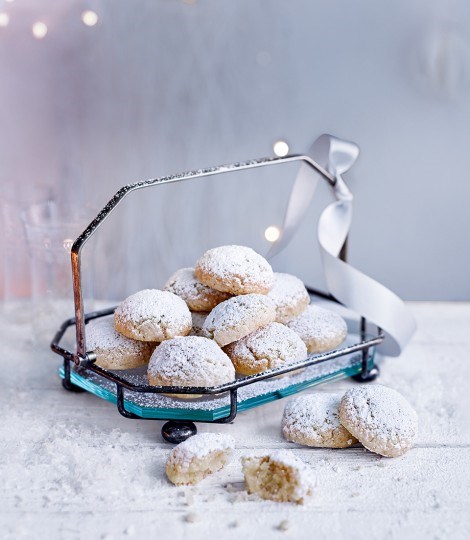Soft amaretti