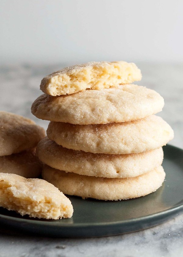 Soft and chewy lemon cookies
