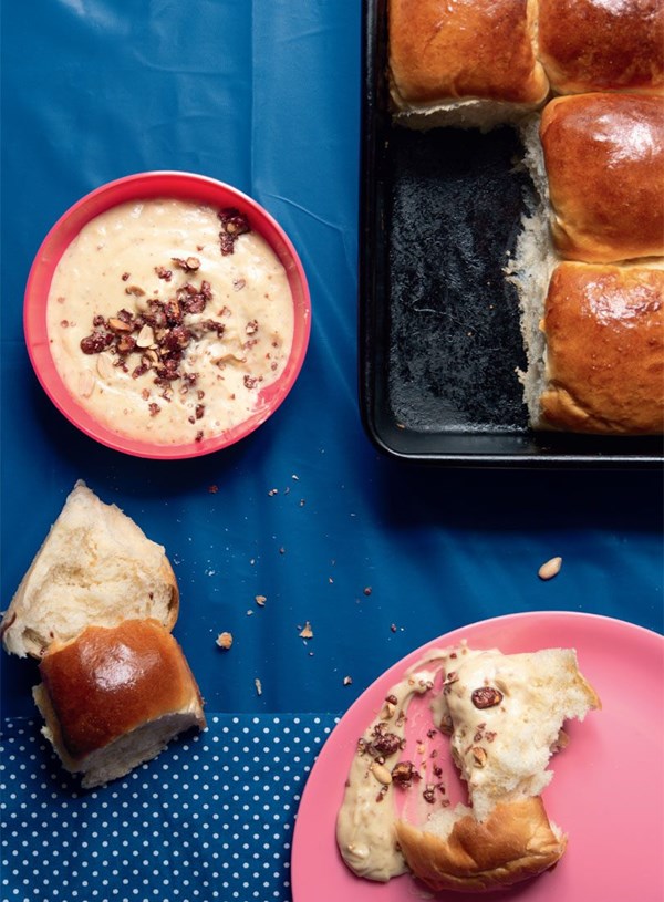 Soft buns with peanut custard