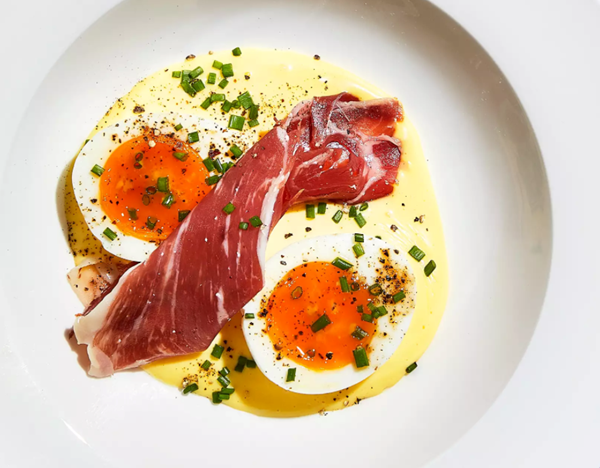 Soft-cooked eggs with Hollandaise and ham