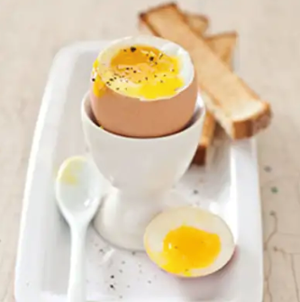 Soft-cooked eggs with steamed asparagus