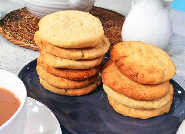 Soft custard cookies with white chocolate