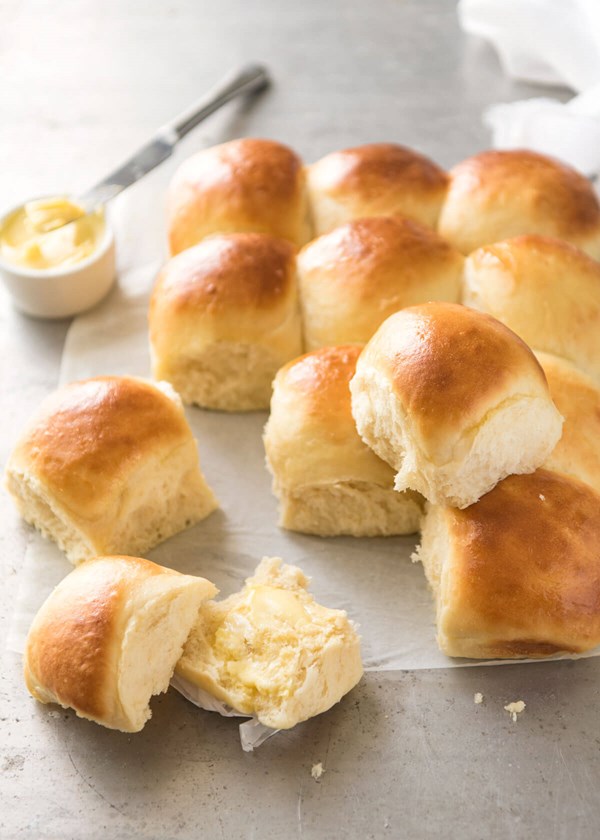 Soft no knead dinner rolls