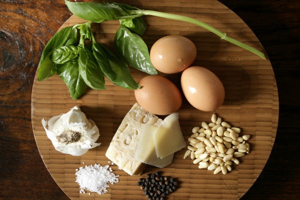 Soft scrambled eggs with pesto and fresh ricotta
