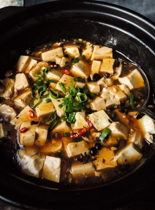 Soft tofu with black bean sauce (Dòuchǐ nèndòufu)
