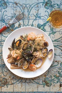 Sole with mushrooms and shellfish (Sole au vin blanc)