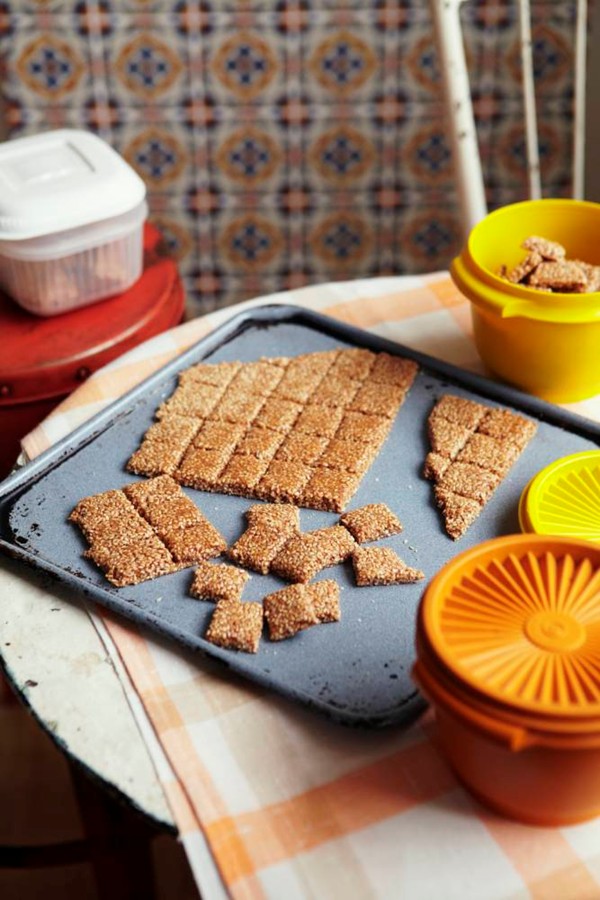 Somalian-style sesame snaps (Lows lyo sisin)