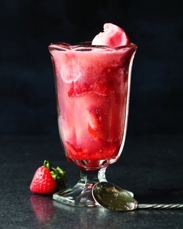 Sorbet soda with muddled strawberries