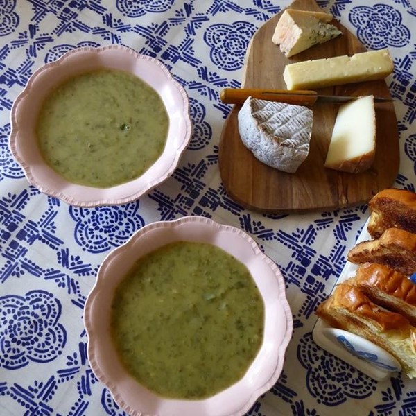 Sorrel and potato soup (Le tourin blanchi à l'oseille)