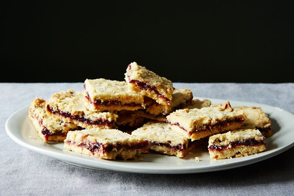 Sossie Beile's little cherry crumb bars