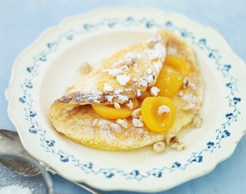 Souffle omelette with vanilla apricots