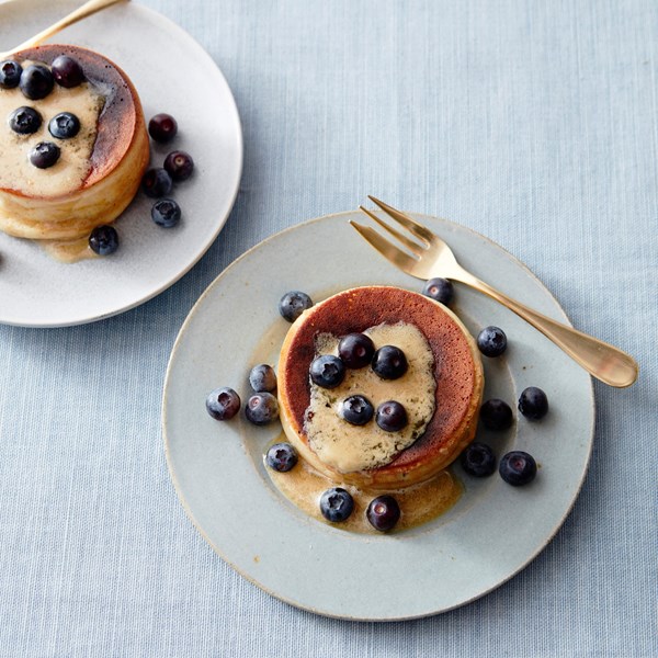 Souffle pancakes with peanut butter cream