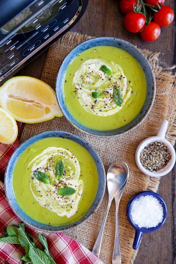 Soup maker pea soup