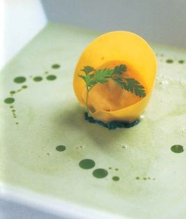 Soup of pea, tortellini of ham hock