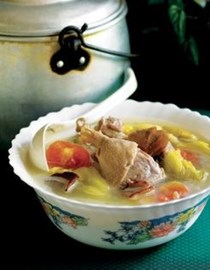 Soup with simmered duck and salted mustard greens (Itek tim)