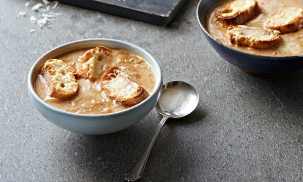 Soupe a l'oignon Lyonnaise