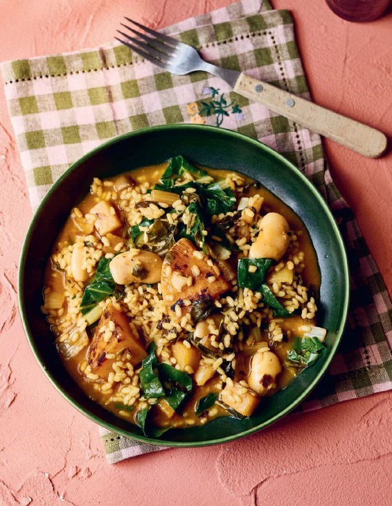 Soupy rice with Swiss chard and butter beans (Arroz en bledes)