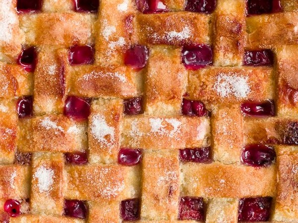 Sour cherry pie