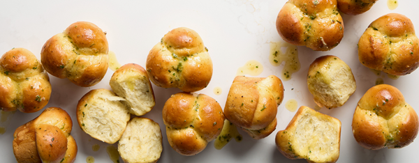Sour cream-and-chive clover rolls [garlic-chive butter]
