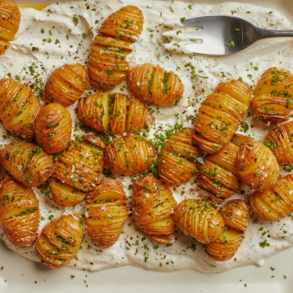 Sour cream and onion Hasselback potatoes 