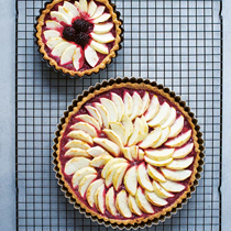 Sour cream, apple and blackberry tart