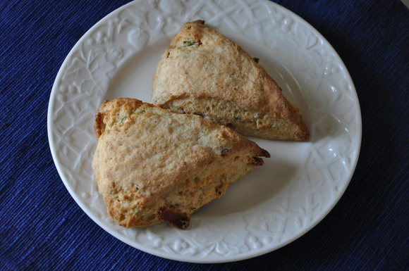 Sour cream biscuits with horseradish, chives and bacon 