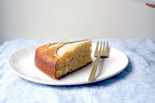 Sour cream cardamom pear cake