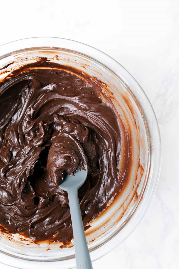 Sour cream chocolate frosting
